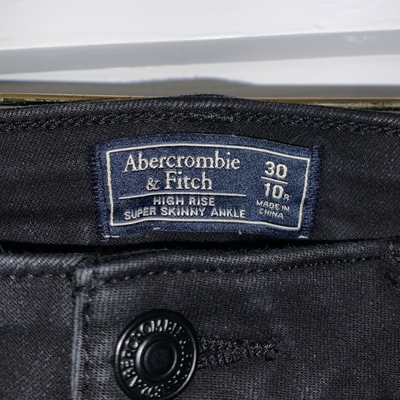 Abercrombie Curve Love High Rise Black Jeans - Picture 3 of 6